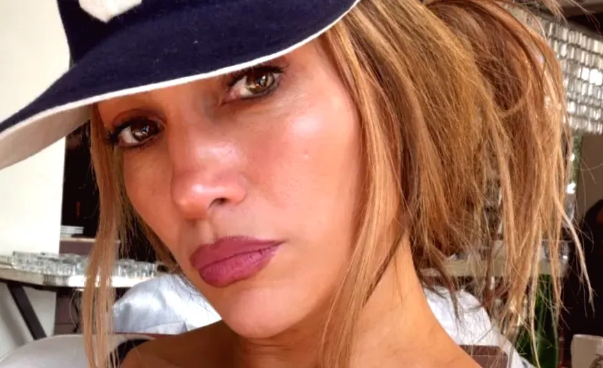 Jennifer Lopez's Fiery Stage Outfit: Bikini and Fishnet Stockings