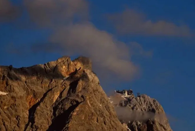 German climber killed in avalanche on fixed cable route