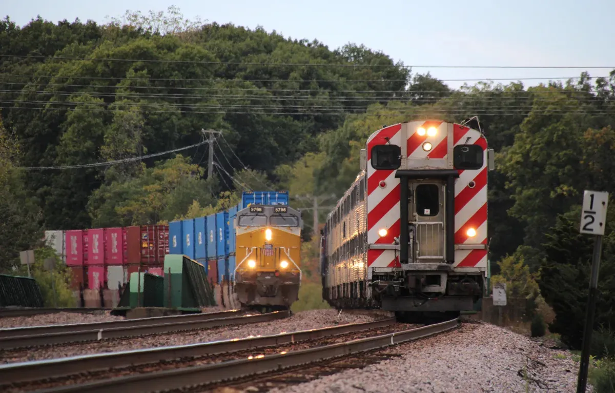 Metra requests STB to resolve dispute over trackage rights with Union Pacific