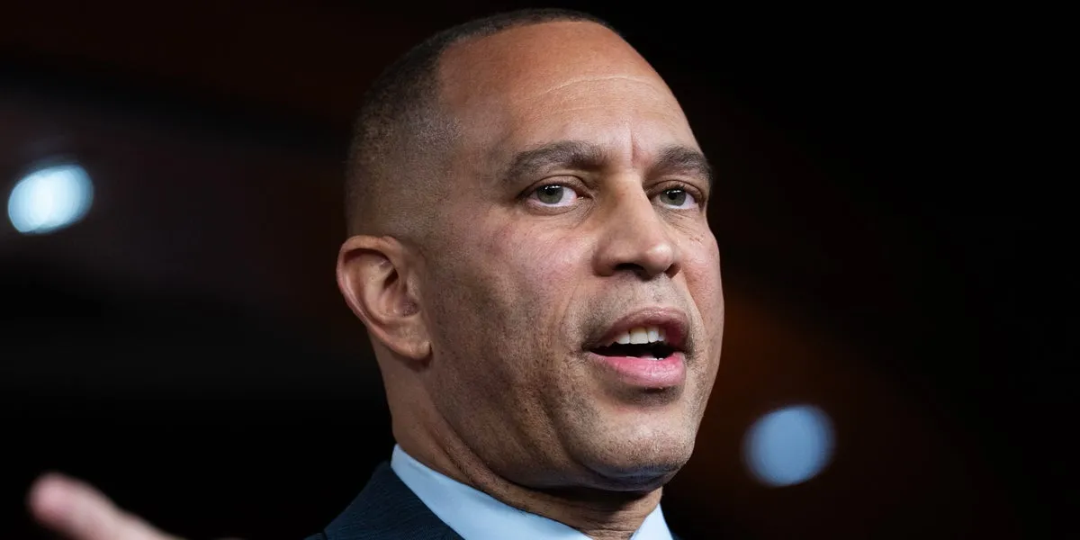 Critics Criticize Hakeem Jeffries for Commending Trump's Latest Pardon