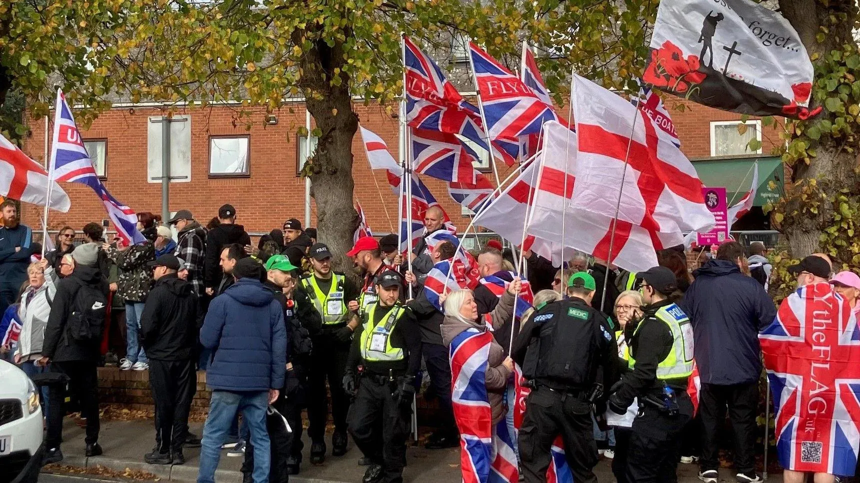 Protesters at asylum hotel encouraged to meet with council