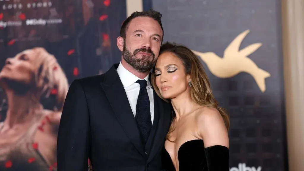 Ben Affleck is still attractive to JLo, who can't move on - Source