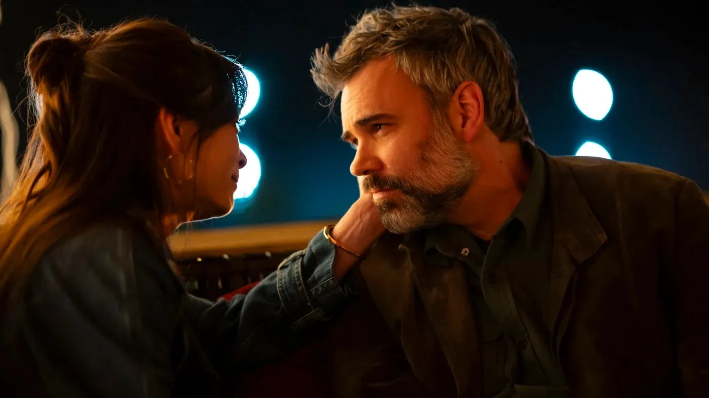 'Murder in a Small Town' Boss & Rossif Sutherland Discuss Proposal & Season 3 Expectations