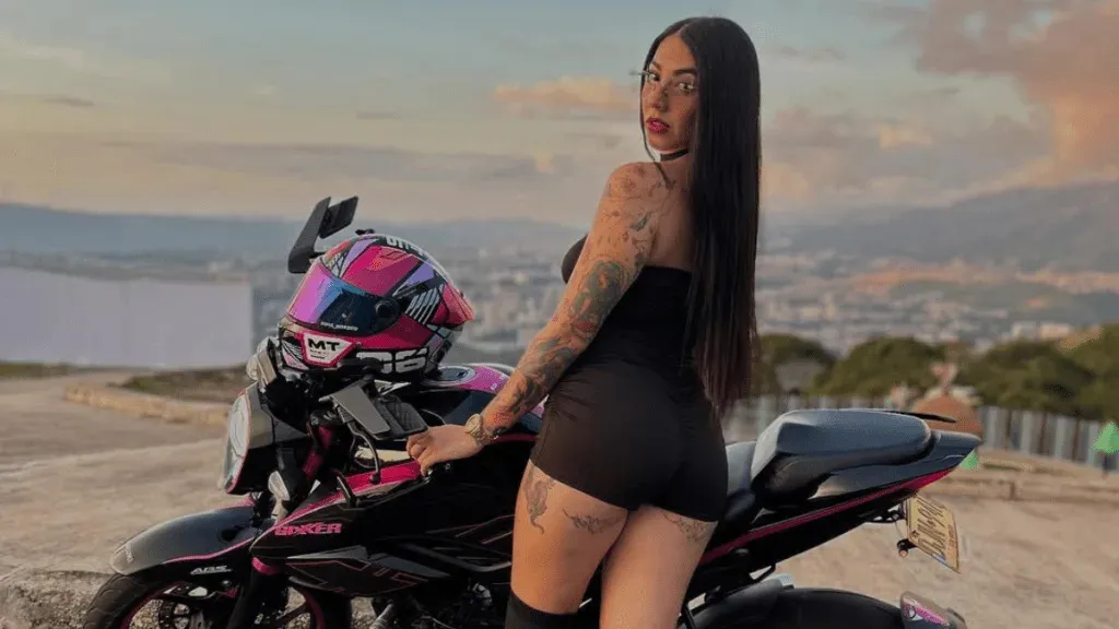 Biker Influencer 'Bikergirl' Karen Ramírez Dies in Highway Truck Accident.