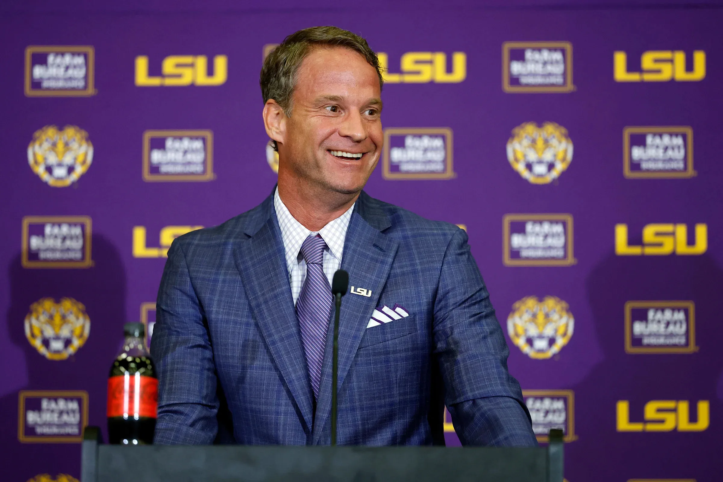 An airport hangar, large sums of money, and 'the best job in America': LSU successfully entices Lane Kiffin away from Ole Miss