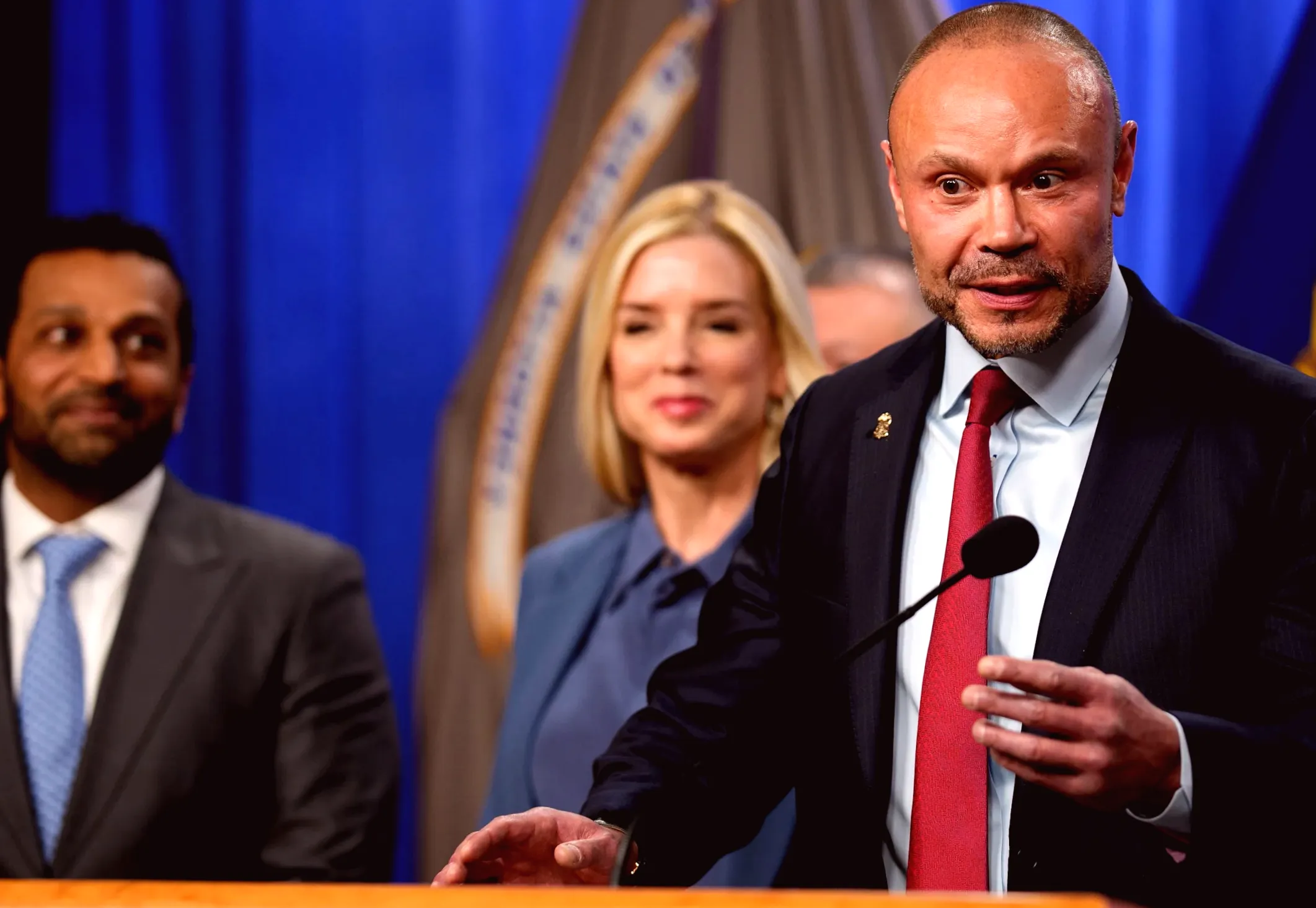 FBI deputy director denies claims of FBI hiding pipe bomb suspect