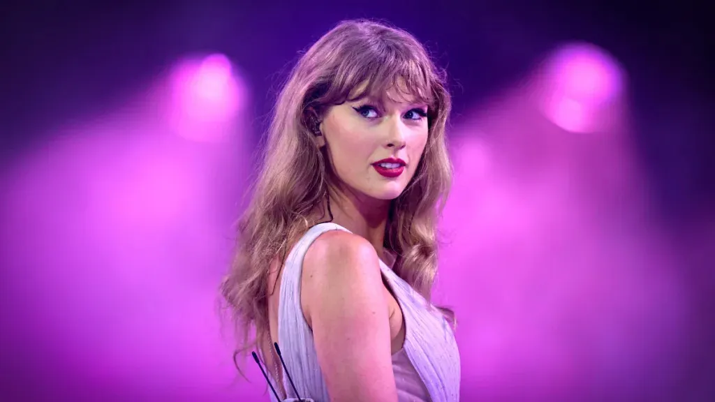 Source Claims Taylor Swift Paid Bride to Reserve Wedding Venue