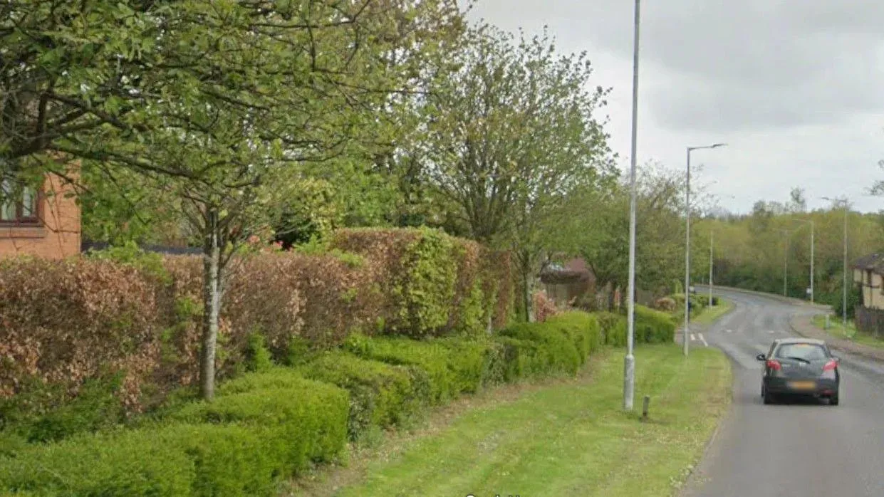 Thieves rob two homes, stealing jewellery and £20,000 cash