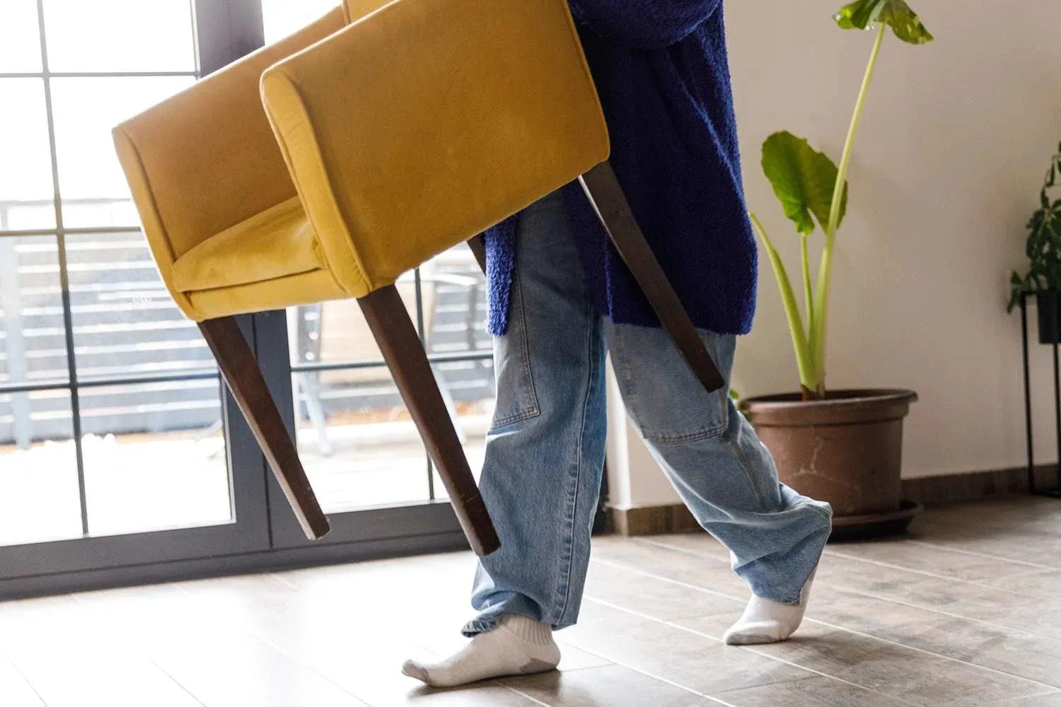 Woman Allows Cousin to Stay at Her Apartment, Returns to Discover Furniture Completely Moved Around