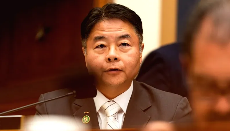 Former JAG, a top Democrat, condemns killing shipwrecked survivors as a war crime