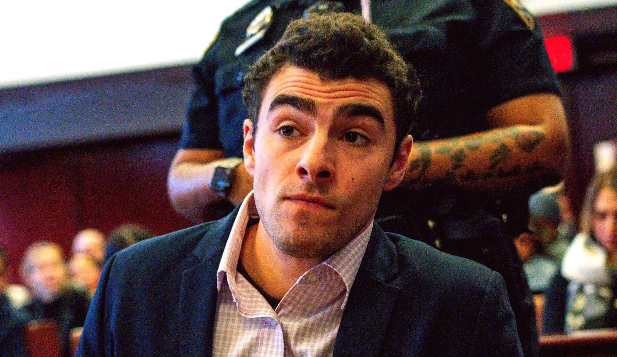 Luigi Mangione unveils new appearance in court & receives enthusiastic response from LGBT community