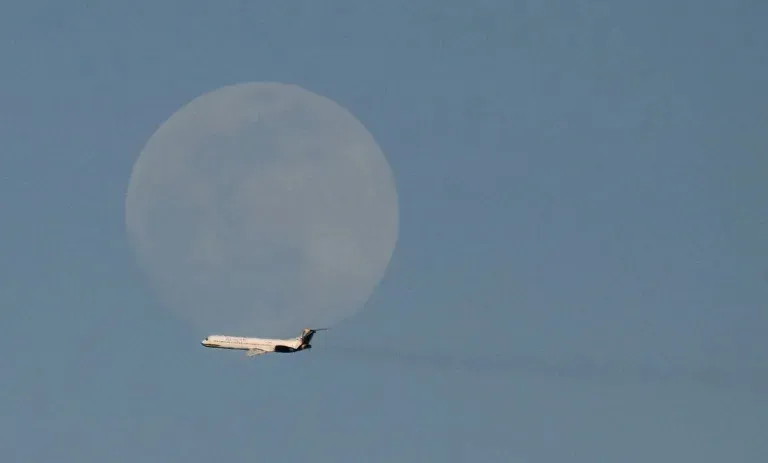 Is flying safe? Doubt looms over Venezuela's airspace