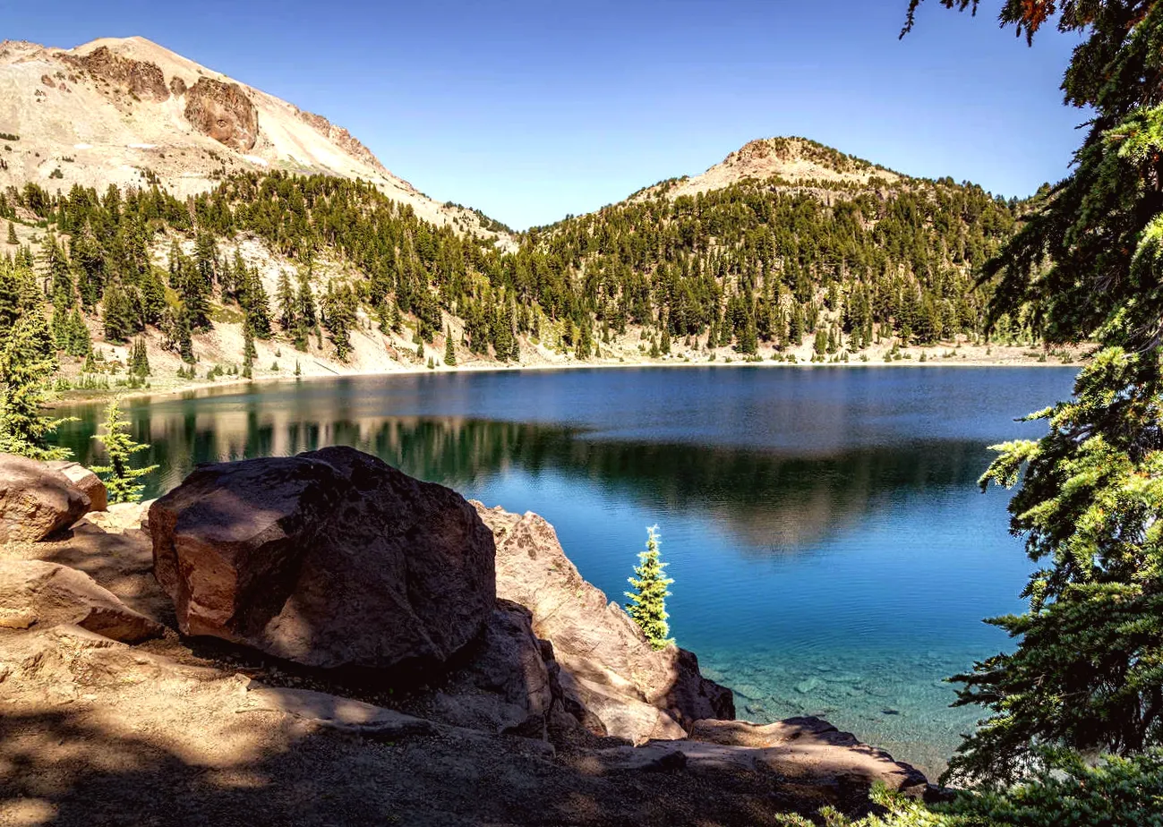 Researchers make a surprising find in hot waters of a national park