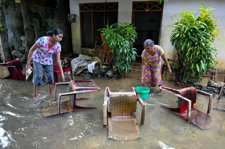 Sri Lanka cleanup efforts hindered by heavy rains following deadly floods
