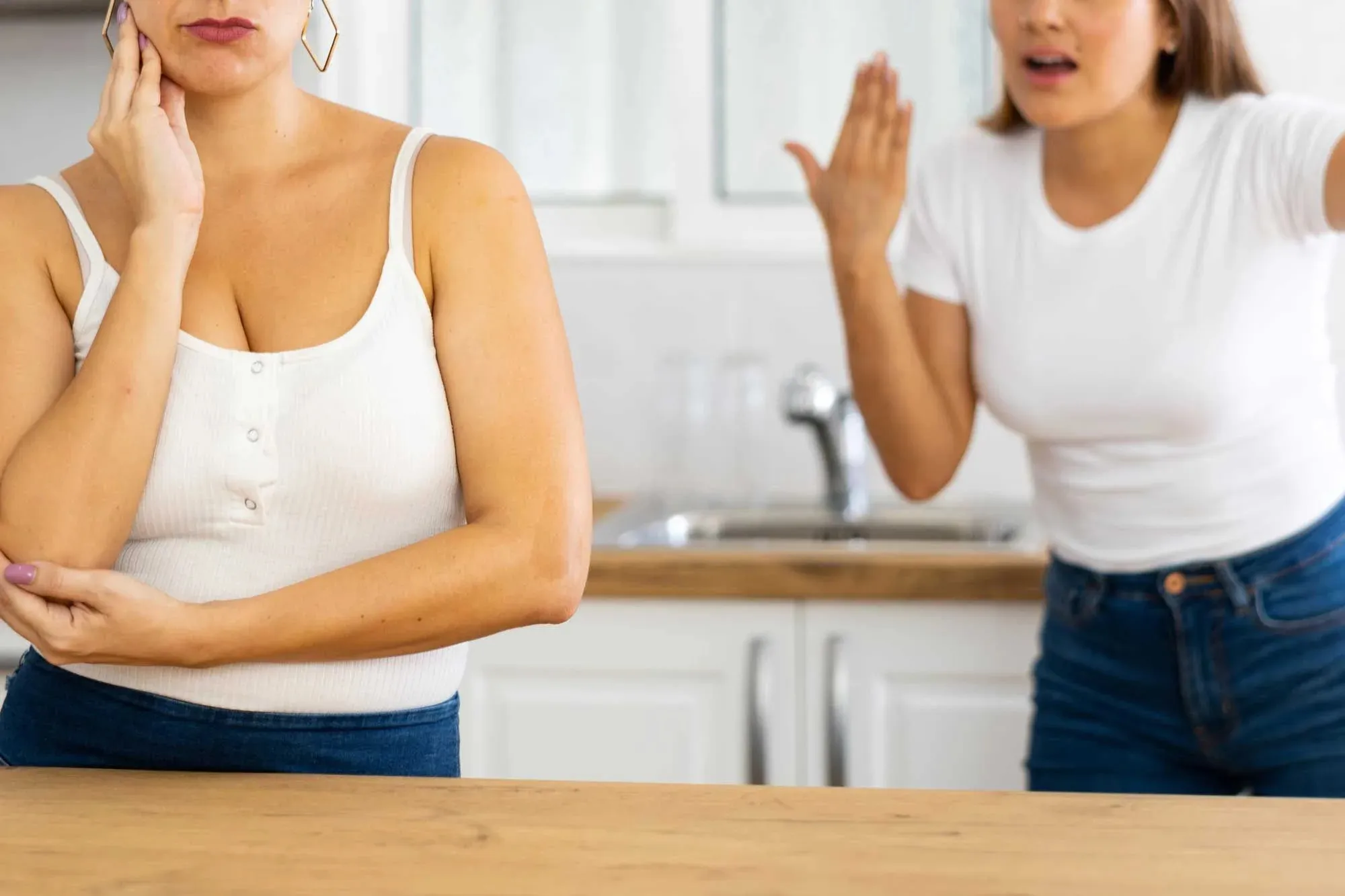 Woman Accused of 'Sabotage' After Exposing Affair with Sister's Boyfriend Who Pretended to Be 'Saving' Himself