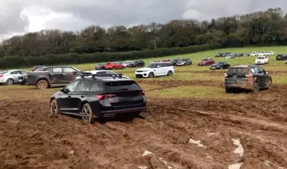 Police initiate a crackdown on unauthorized airport parking lots