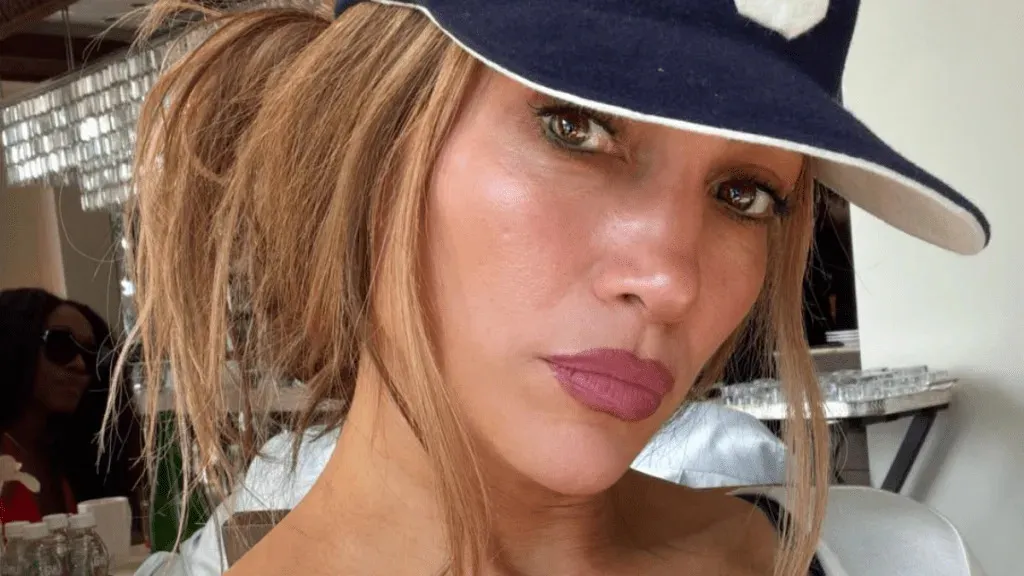 Jennifer Lopez in Fishnet Stockings Sets the Stage on Fire in a Bikini