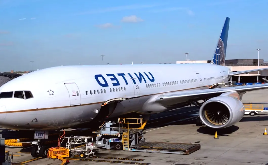 United Airlines Retires First 777-200 After Three Decades of Service