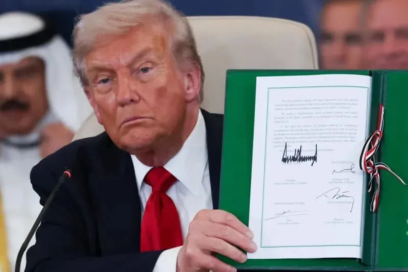 Trump to announce transition to Phase II of Gaza deal, 'Board of Peace' by Christmas --> Trump to reveal Phase II of Gaza agreement, 'Peace Council' to be established by Christmas.