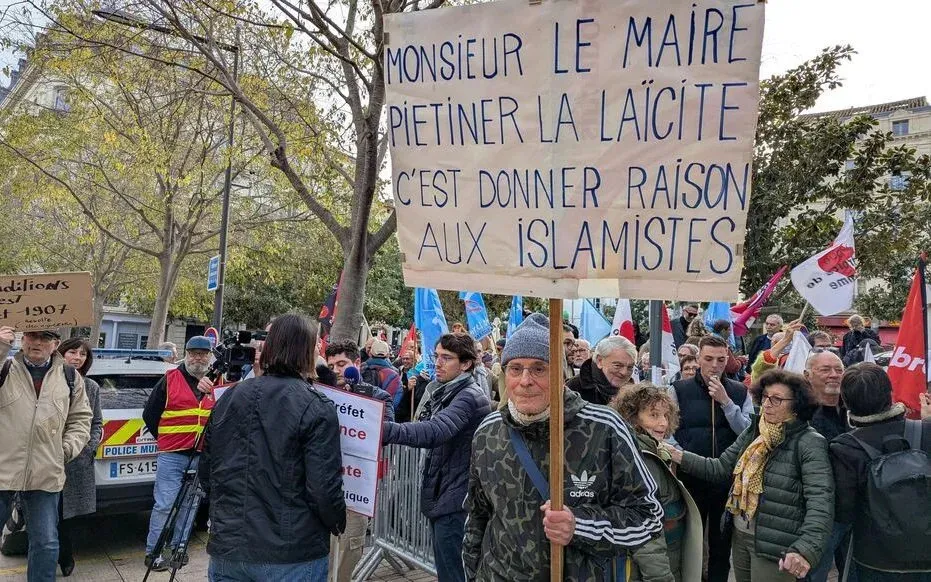 Protests sparked by French mayor's nativity display